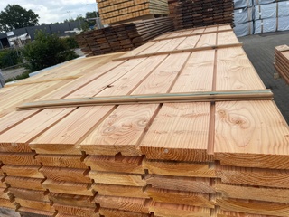 Ca. 120x Douglas Zweeds Rabat, 26x190mm, lengte 400cm